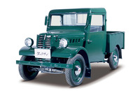 1947年製「ダットサン・トラック」(2225型)。戦後にトヨタやダットサンが生産したトラックは、高額なうえに数が限られており、広く普及するには至らなかった。