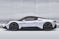 「MC20」のパワーユニットは最高出力630PSの3リッターV6ツインターボエンジン「ネットゥーノ」。0-100km/h加速のタイムは2.9秒。