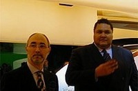 ルノージャポン社長ロベルト・パロタ氏と特別ゲストの元横綱曙関