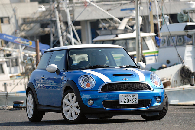 【スペック】クーパーS:全長×全幅×全高=3715×1685×1430mm/ホイールベース=2465mm/車重=1210kg/駆動方式=FF/1.6リッター直4DOHC16バルブターボ(175ps/5500rpm、24.5kgm/1600-5000rpm)/価格=295万円(テスト車=330万9000円)