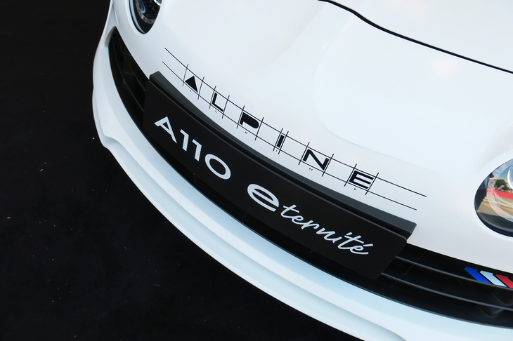 アルピーヌA110 E-ternite(「ALPINE」ロゴ)