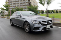 スポーティーな仕様の「アバンギャルド スポーツ」は、純内燃機関モデルの「E300」とPHEVの「E350e」に組み合わされるが、価格は前者が855万円、後者が837万円と、E300のほうが高額となっている。