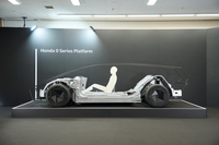 これは会場に展示されていた「ホンダ0シリーズ」のプラットフォーム。こちらは2026年に第1号モデルが市場投入される予定だ。