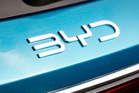 リアのバッジが「BUILD YOUR DREAMS」から「BYD」に変わっている。