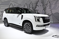 「ジャパンモビリティショー2025」に展示された「日産パトロール」。
清水「そういえば、日産はパトロールを日本に導入するんだよね? あれは北米でも、姉妹車が『アルマーダ』って名前で売られているけど……」
ほった「残念ながら、どちらも日産車体九州製なので、今回の騒動とは関係ありません」