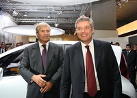 「B0コンセプト」のプレゼンテーションにおけるヴァンサン・ボロレ氏(写真左)とパオロ・ピニンファリーナ氏(同右)。