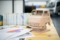 とあるデザイナーのデスクには、1970年代に販売されていた3代目T200型「キャンター」の模型が置かれていた。もちろん非売品だが、かなり欲しい(笑)。