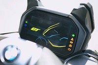 第4回:普通のバイクとは“一味違う”走りを満喫三輪モーターサイクルやインポートスクーターを試すの画像