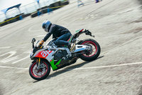 ボディーサイズ:全長×全幅×全高=2055×735×1120mm
ホイールベース:1435mm
重量:204kg
エンジン:999cc 水冷4ストローク V型4気筒 DOHC 4バルブ
最高出力:201ps(148kW)/13000rpm
最大トルク:115Nm(11.7kgm)/10500rpm
価格:275万円