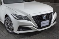 エッジの効いたグリルやランプで構成されるフロントフェイスからは、スポーティーで若々しいイメージが伝わってくる。