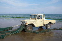 UAEの漁村で使用される「40系ランドクルーザー」。高い耐久性と悪路走破性能が特徴のランドクルーザーは、世界各地で活躍している。