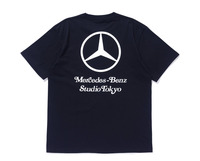 VERDY meets Mercedes-Benz STUDIO TOKYO カプセルコレクションのひとつ、「VERDY × Mercedes-Benz STUDIO TOKYO Tシャツ Black」(バックプリント)。