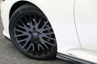 テスト車は19インチ鍛造アルミホイール「TRD SF4」を装着。タイヤはミシュランの「パイロットスポーツ4S」が組み合わされていた。