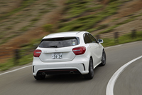 「A250 シュポルト」は0-100km/h加速6.6秒、最高速度240km/hの動力性能を実現。燃費は6.4リッター/100km(NEDC複合モード)と公表されている。(いずれも欧州仕様の数値)