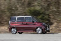 ボディーは全長が3810mm、全幅が1645mmに抑えられている。込み入った住宅街などではありがたいサイズだ。最小回転半径は4.8m。