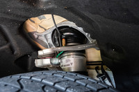 試乗車にはオプション設定の車高調整機構付きエアサスペンションが装備されていた。