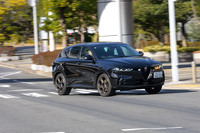 今日における「トナーレ」のラインナップは3種類。今回試乗したマイルドハイブリッドの「インテンサ」と、同じくマイルドハイブリッドの「ヴェローチェ」、プラグインハイブリッドの「Q4ヴェローチェ」が用意される。