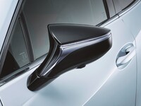 スポーティー&エレガント 「レクサスUX」に2タイプの特別仕様車登場の画像