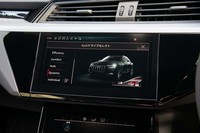 ドライブモードは「エフィシエンシー」「コンフォート」「オート」「ダイナミック」に「インディビジュアル」を加えた全5種類。