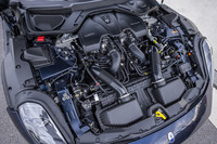 従来型の4.7リッターV8自然吸気エンジンに代わりフロントミドシップされる新開発の3リッターV6ツインターボエンジン。最高出力550PS/6500rpm、最大トルク650N・m/2500-5500rpmを発生する。