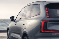 シャシーは新開発。ボディーには約15%の再生スチールや約25%の再生アルミニウム、そして48kgの再生プラスチックなどが用いられている。