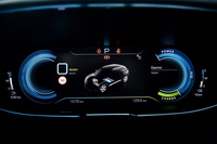 プジョーがコンパクトSUV「3008」の改良モデルを発売 プラグインハイブリッド車を新設定の画像