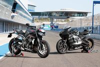 トライアンフが新型「ストリートトリプルRS」発表 レース用エンジンの技術を注入の画像