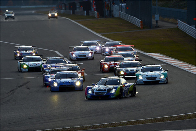 18日に開催された、SUPER GT GT500クラス(第2レース)のスタートシーン。