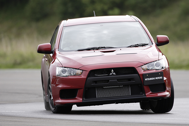 GSR(5MT):全長×全幅×全高=4495×1810×1480mm/ホイールベース=2650mm/車重=1520kg/駆動方式=4WD/2リッター直4DOHC16バルブターボ(280ps/6500rpm、43.0kgm/3500rpm)/価格=349万5450円(テスト車=391万5450円/ハイパフォーマンスパッケージ/BBSアルミホイール)(テスト車はプレ生産車)