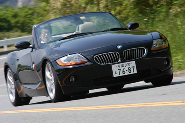 【スペック】3.0i:全長×全幅×全高=4100×1780×1285mm/ホイールベース=2495mm/車重=1400kg/駆動方式=FR/3リッター直6DOHC24バルブ(231ps/5900rpm、30.6kgm/3500rpm)/車両本体価格=550.0万円(テスト車=646.0万円/アラームシステム/18インチアロイ・ホイール(エリプソイド・スポーク・スタイルNo.107)/ヘッドライトウォッシャー/パーク・ディスタンス・コントロール/CD6連奏チェンジャー/メタリック・ペイント/ナビゲーション・パッケージ(MD/CD/TV)/EXレザーパッケージ)