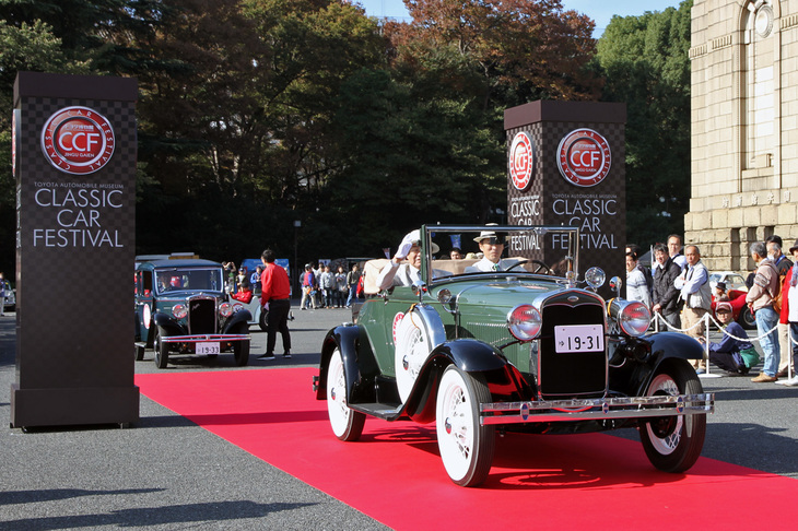 パレードのスタートは原則として年式順。これはレストアされたばかりという1931年「フォード・モデルA」。30歳以上の来場者による人気投票で1位に輝いた。