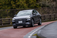 足まわりはフロントがストラット、リアがマルチリンクで、「Sライン」はスポーツサスペンションを装備。スタンダードな「アドバンスト」グレードよりも車高が15mm低い。