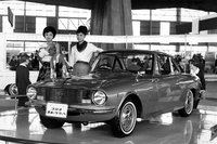 1963年の東京モーターショーの様子。写真の「トヨペット・コロナ スポーツクーペ」や「日野コンテッサ900スプリント」などといったスポーティーなモデルも出展されたが、その多くは量産化にはいたらなかった。