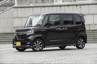 こちらは「N-BOXカスタム」。取材を行った2017年9月5日の時点ではノーマルが43%、カスタムが57%という受注状況にあるという。