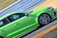 足まわりには磁性流体ダンパー「アウディマグネティックライド」を装備。ドライバーが選択したモードを考慮しつつ、状況に応じて常に最適なダンピング特性を提供する。