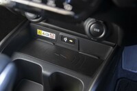こちらも標準装備となる、スマートフォンの非接触充電器。この手の便利装備、快適装備に関してはまさに至れり尽くせりで、このセグメントのモデルとしては一頭地を抜いている。