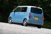 標準車は9種類、「カスタム」は7種類という豊富なボディーカラーも魅力。一部のボディーカラーには、ルーフを別色で塗り分けたツートンも用意されている。