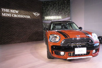 2017年2月23日に発表された新型「MINIクロスオーバー」。宣言(?)どおり、PHEVモデルの「MINIクーパーS EクロスオーバーALL4」も設定された。
