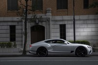 クーペらしさに磨きをかけたフォルム。ベントレーのコンセプトカー「EXP10スピード6」がルーツとされる。