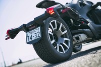 第4回:普通のバイクとは“一味違う”走りを満喫三輪モーターサイクルやインポートスクーターを試すの画像