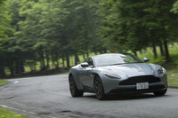 「DB11ヴォランテ」の動力性能は、0-100km/h加速のタイムが4.1秒、最高速が300km/hと公表されている。