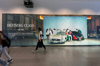 メッセ会場にて。メルセデス・ベンツは「Defining Class since 1886」をスローガンに掲げた。