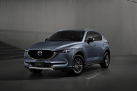 マツダが「CX-5」を一部改良 オフロードテイストのアクセサリーパッケージとエレガントな内装の特別仕様車も設定