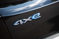 2020年11月末に発売された「ジープ・レネゲード4xe」。4xeは「フォーバイイー」と読む。