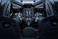 「ネットゥーノ」と呼ばれる3リッターV6ターボエンジンは、「MC20」比で10PS増しとなる最高出力640PSを発生。720N・mの最大トルクは同10N・m減となる。