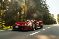 徹底した軽量化と高出力エンジンの搭載により、1.77kg/PSというパワーウェイトレシオを実現した「デイトナSP3」。動力性能は、最高速が340km/h、0-100km/h加速が2.85秒、0-200km/h加速が7.4秒と公称されている。