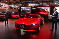 「アルファ・ロメオ・クォーレロッソ」コンセプト。2.9リッターV6フルハイブリッドのQ4(AWD)を想定するとともに、今後のマルチエナジーモデルの方向性を提示している。