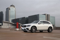 公表されている0-100km/h加速のタイムは3.8秒。最高速はリミッターによって250km/hに制限されている。