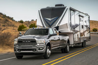 「ジープ・ラングラー」から「ラム3500」まで、ステランティスは北米で、さまざまなサイズのボディー・オン・フレーム車を販売している。どこまでをEV化するかはわからないが、それらすべてをひとつのプラットフォームでまかなうのは無理があるのではないか。