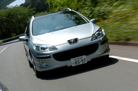 【スペック】407 SW SPORT 3.0:全長×全幅×全高=4775×1840×1510mm/ホイールベース=2725mm/車重=1720kg/駆動方式=FF/3リッターV6DOHC 24バルブ(210ps/6000rpm、29.5kgm/3750rpm)/価格=450万円(テスト車=同じ)